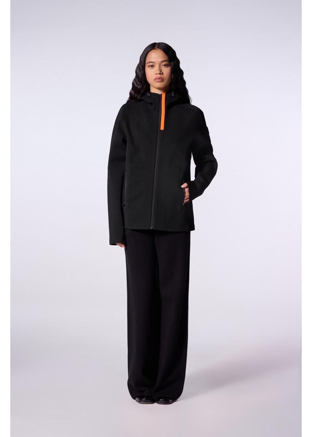 Gertrude GILET À CAPUCHE EN MAILLE TECHNIQUE GERTRUDE PATOU GPATOU chez West Gallery Dieppe Gertrude GILET À CAPUCHE EN MAILLE TECHNIQUE GERTRUDE PATOU GPATOU chez West Gallery Dieppe