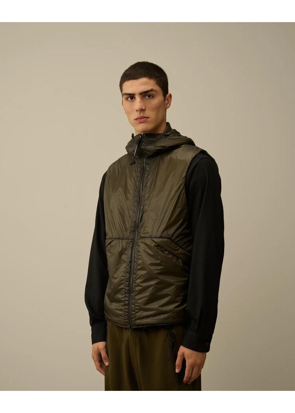 C.P. Company VESTE SANS MANCHES C.P. COMPANY NADA SHELL GOGGLE CPOUTERWEAR chez West Gallery Dieppe