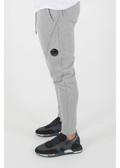 C.P. Company BAS DE JOGGING C.P COMPANY ZIPPE GRIS CPJOGGCOTONGRIS chez West Gallery Dieppe