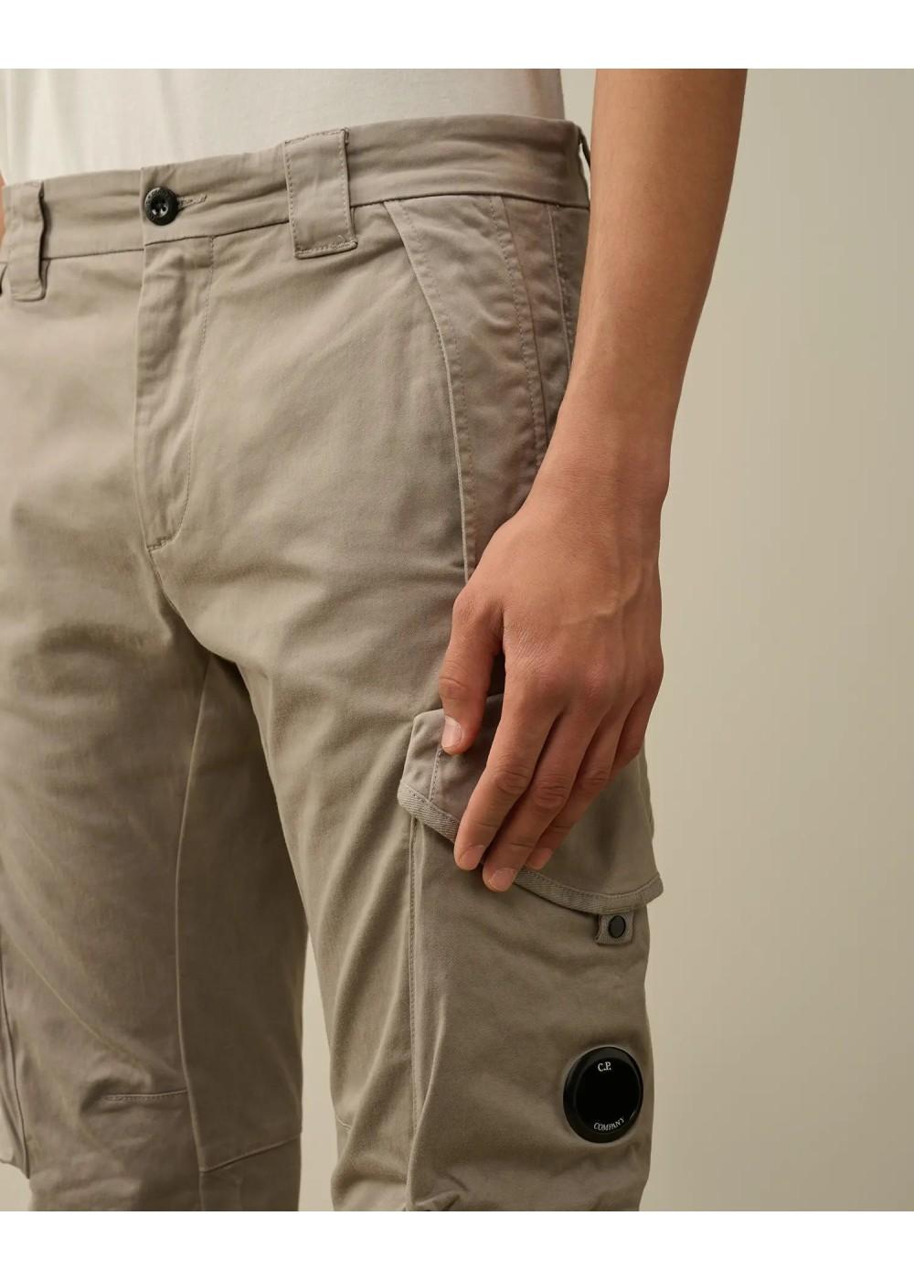 C.P. Company PANTALON CARGO C.P. COMPANY STRETCH SATEEN ERGONOMIC CPCARGOPANT chez West Gallery Dieppe