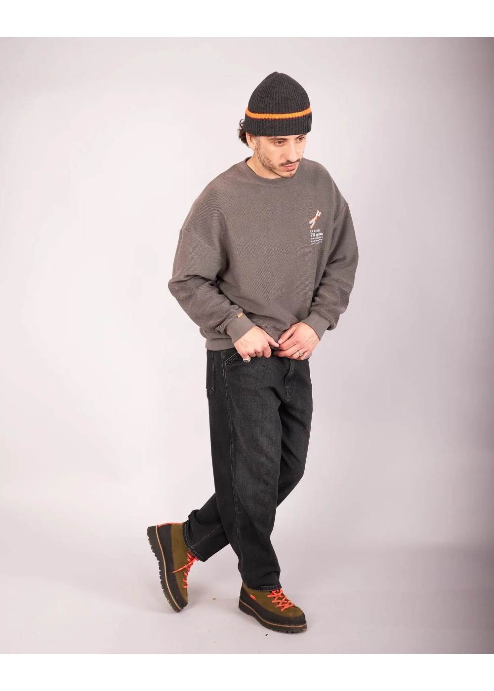 La Pesée SWEAT RETOURNÉ LA PESÉE 712GR SWRT712GR chez West Gallery Dieppe